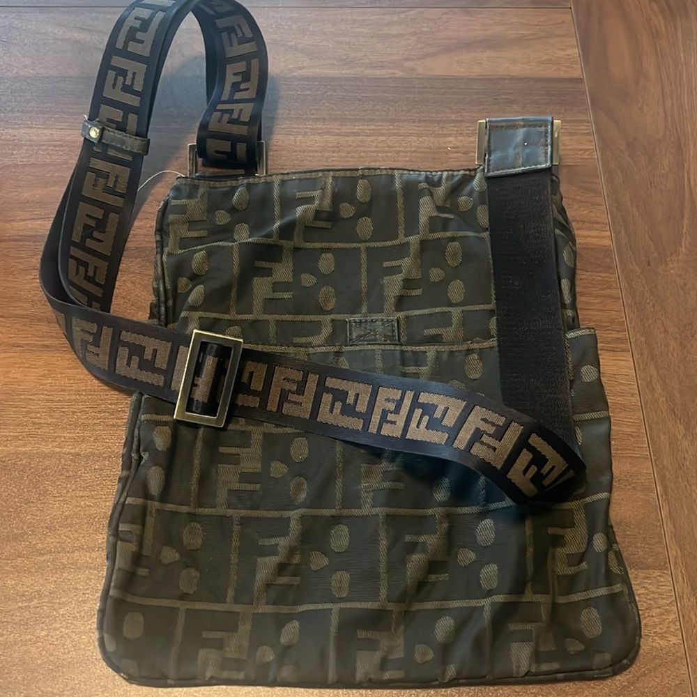 FENDI MESSENGER CROSS BODY BAG VOODOO